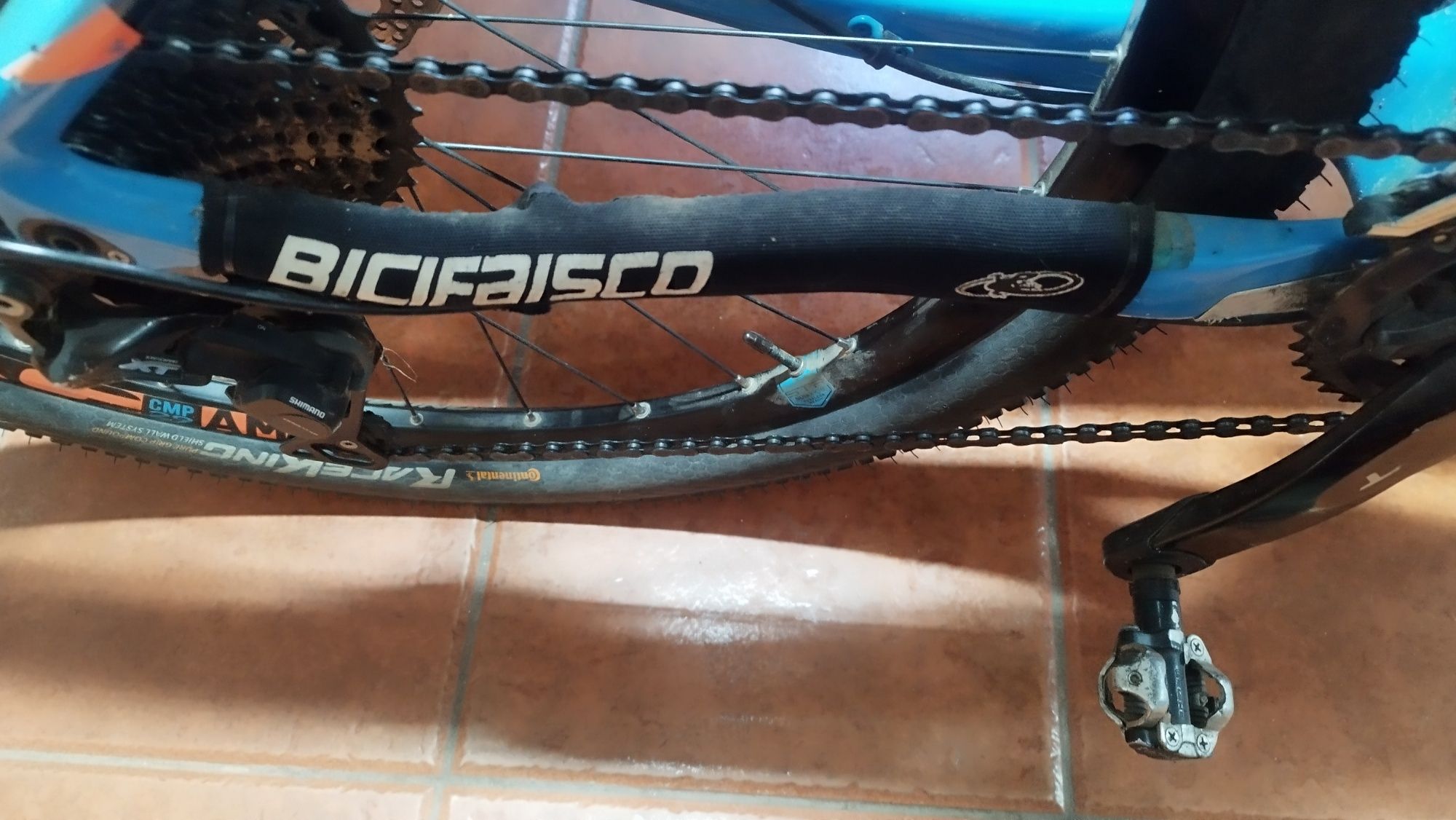 Bicicleta BTT  Cube carbono R29
