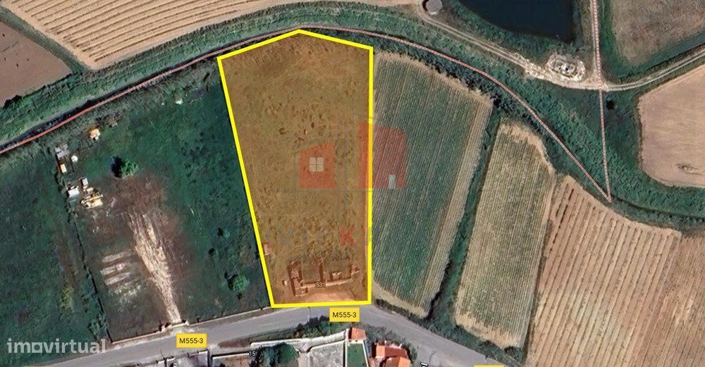 Terreno misto com ruína para reconstrução