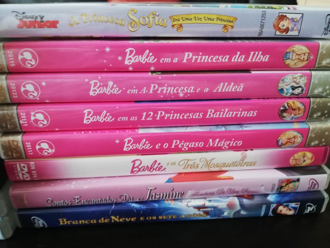 23 DVDs de animação Infantil Barbie e outros