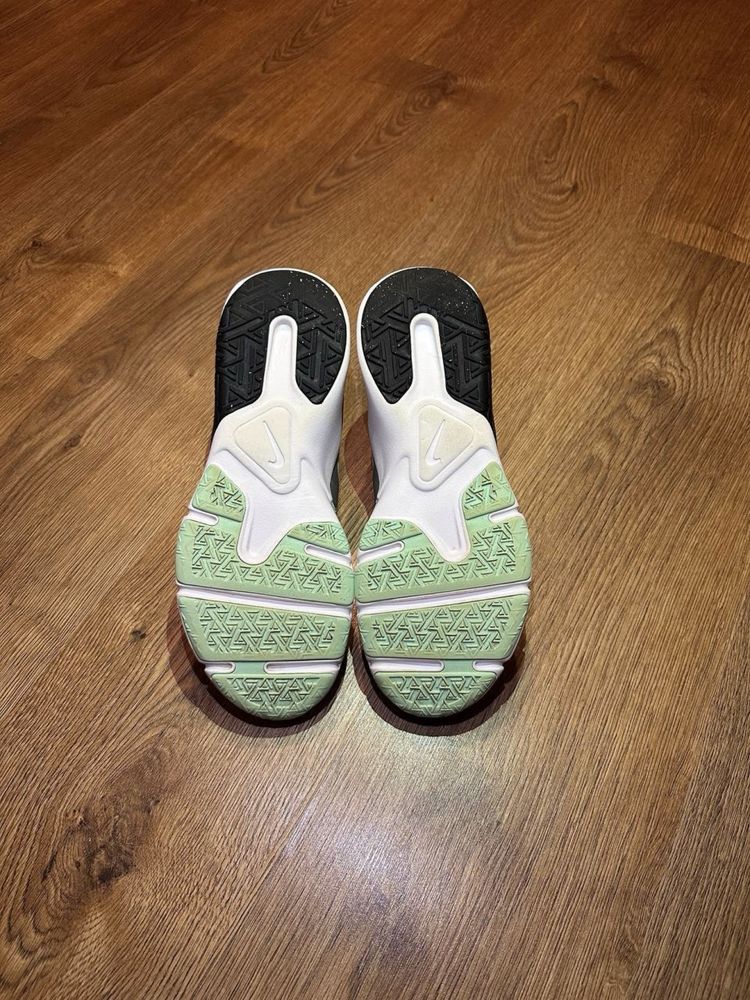 Кросівки Nike Legend Essential 2 White