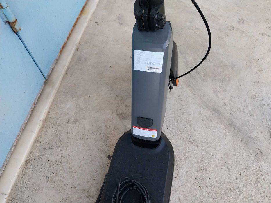 Trotinete elétrica pouco uso com carregador original