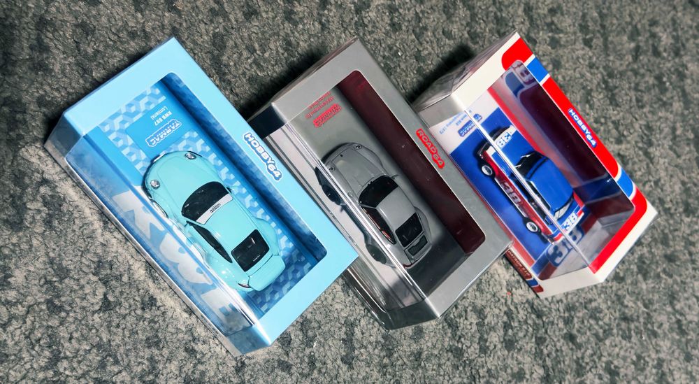 3 miniaturas Tarmac Works - Hobby64 - Porsche 911 / Datsun 1:64