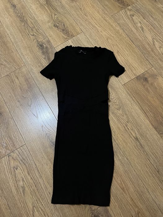 Плаття жіноче з розрізами на таліі