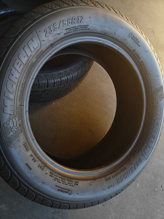 R17 235 55 шини всесезонні  Michelin Defender T+H made USA як нові