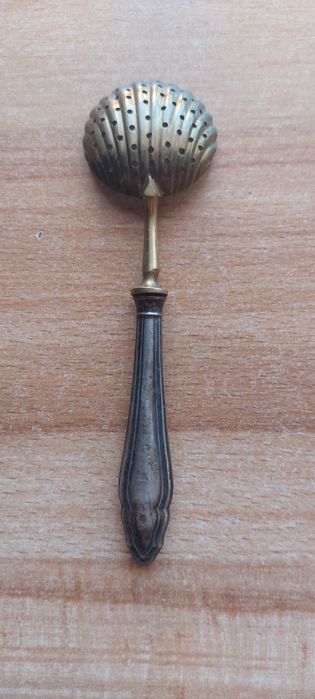 Łyżeczka vintage z sitkiem do cukru pudru.