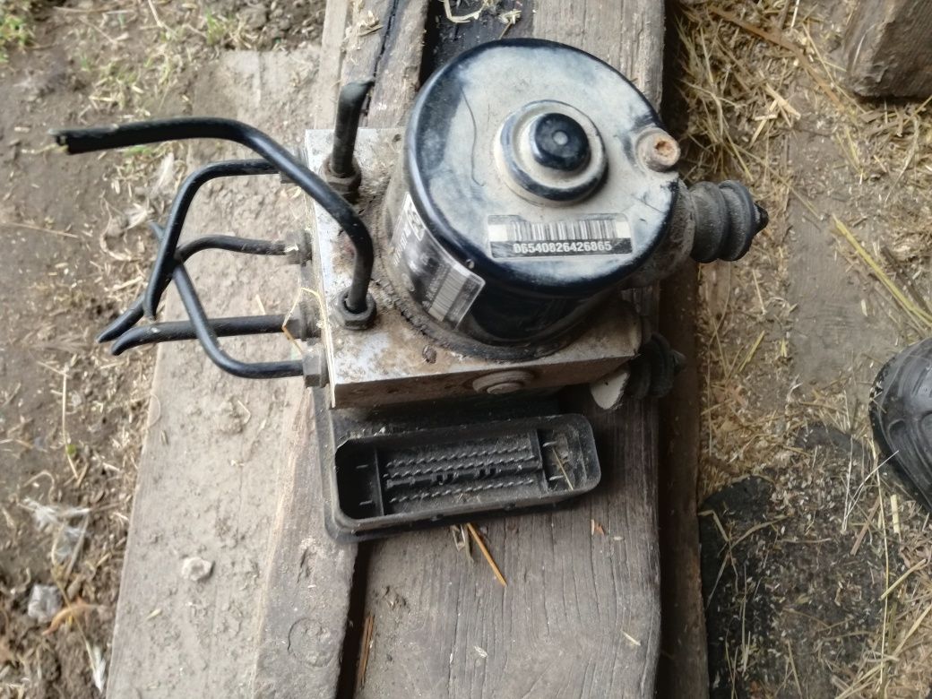 Блок АБС ГОЛЬФ 5+ вакум тормозів