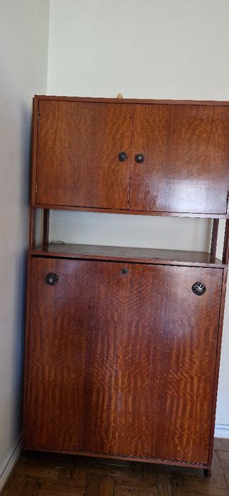 Móvel com armário e cama de solteiro incorporado