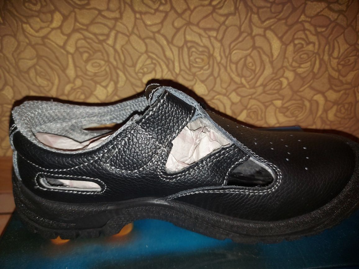 Нове. Чоловіче взуття work safety shoes 42р