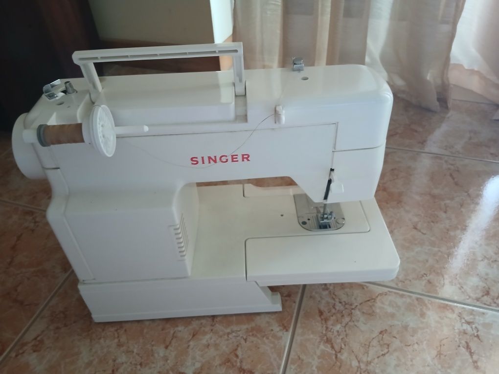 Maquina de costura singer
