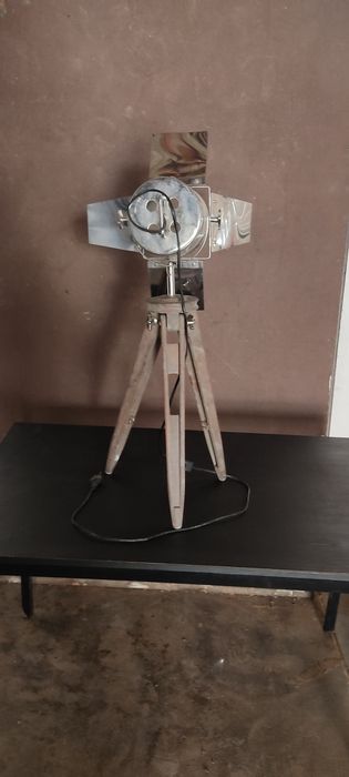 Candeeiro estilo Hollywood