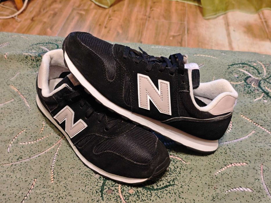 Кроссовки New balance 327 оригинал размер-41 стелька- 26,5 см.