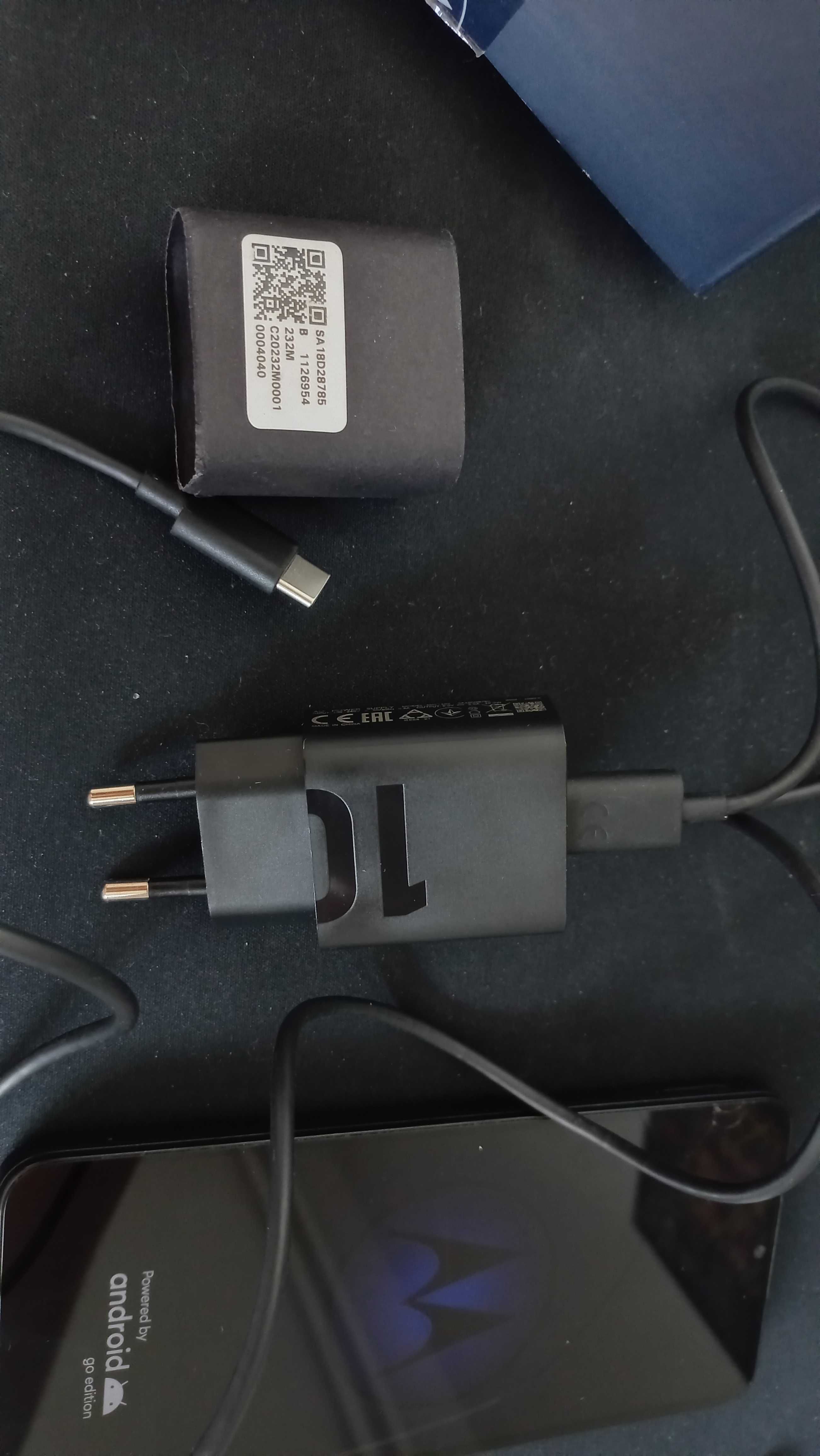 Motorola moto e13 dual sim plus ładowarka i kabel USB C
