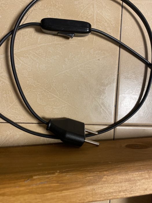 Стильний дерев’яний світильник ручної роботи