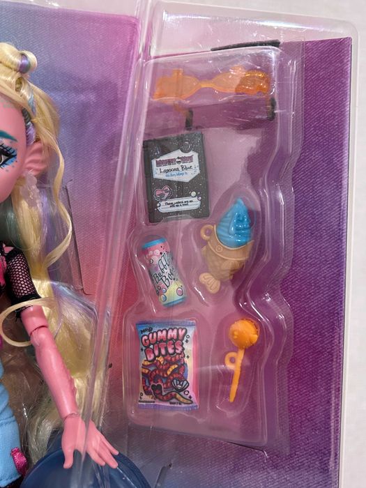 Monster High Lagoona Монстер Хай Лагуна базова з пітомцем