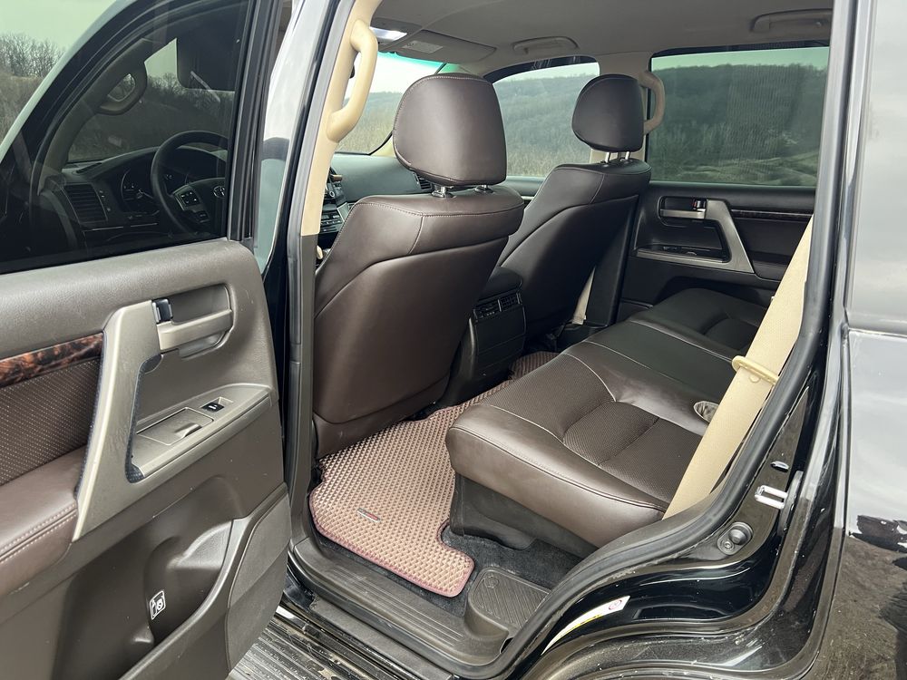 Toyota Land Cruiser 200