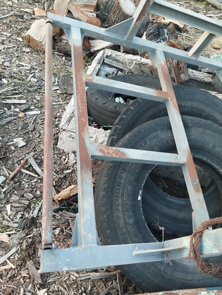 Кронштейн запаски полуприцепа