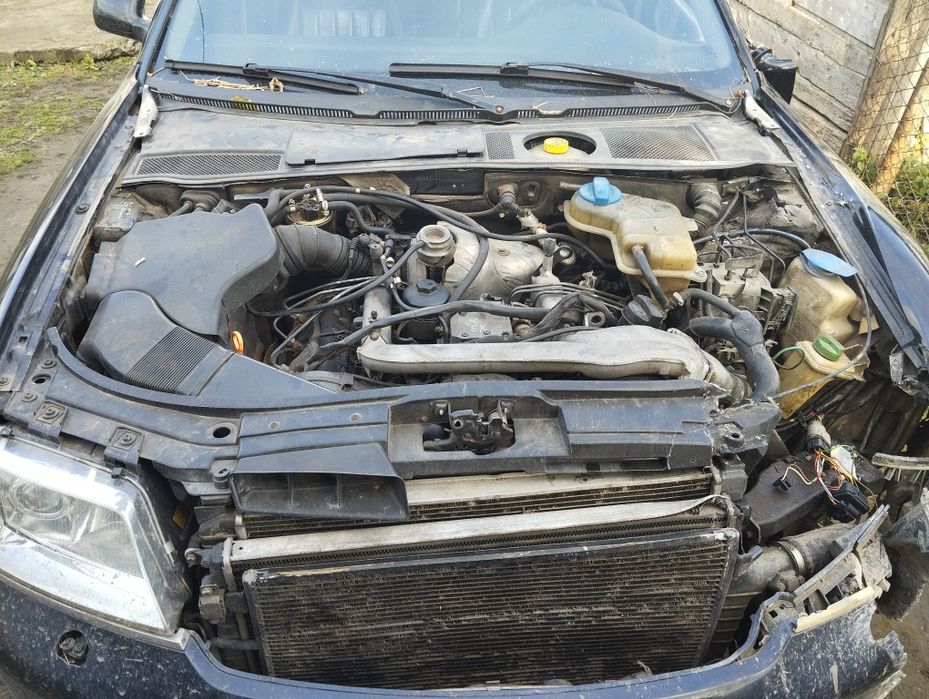 Продам цілу, можна по деталях Audi a6 c5 2.5 AKE , АКПП