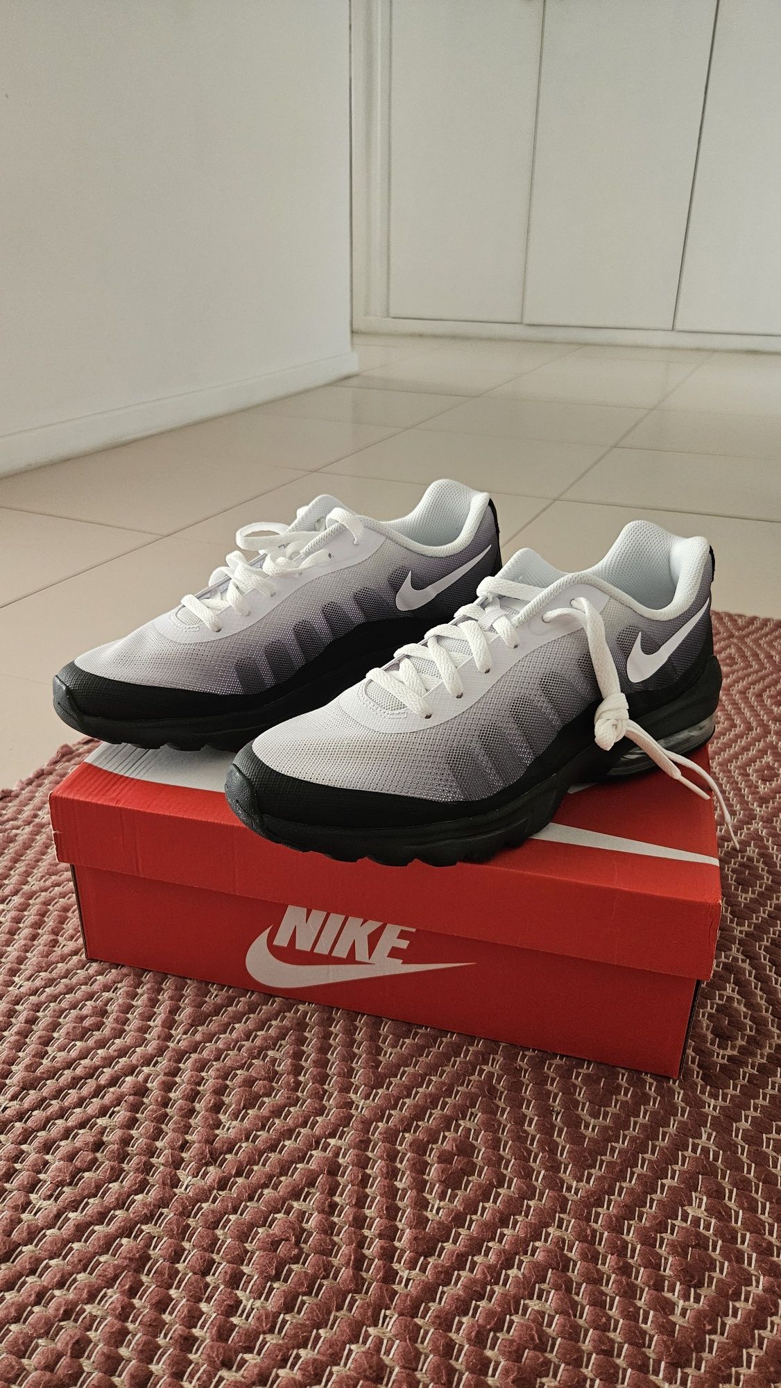 Nike Air Max Invigor