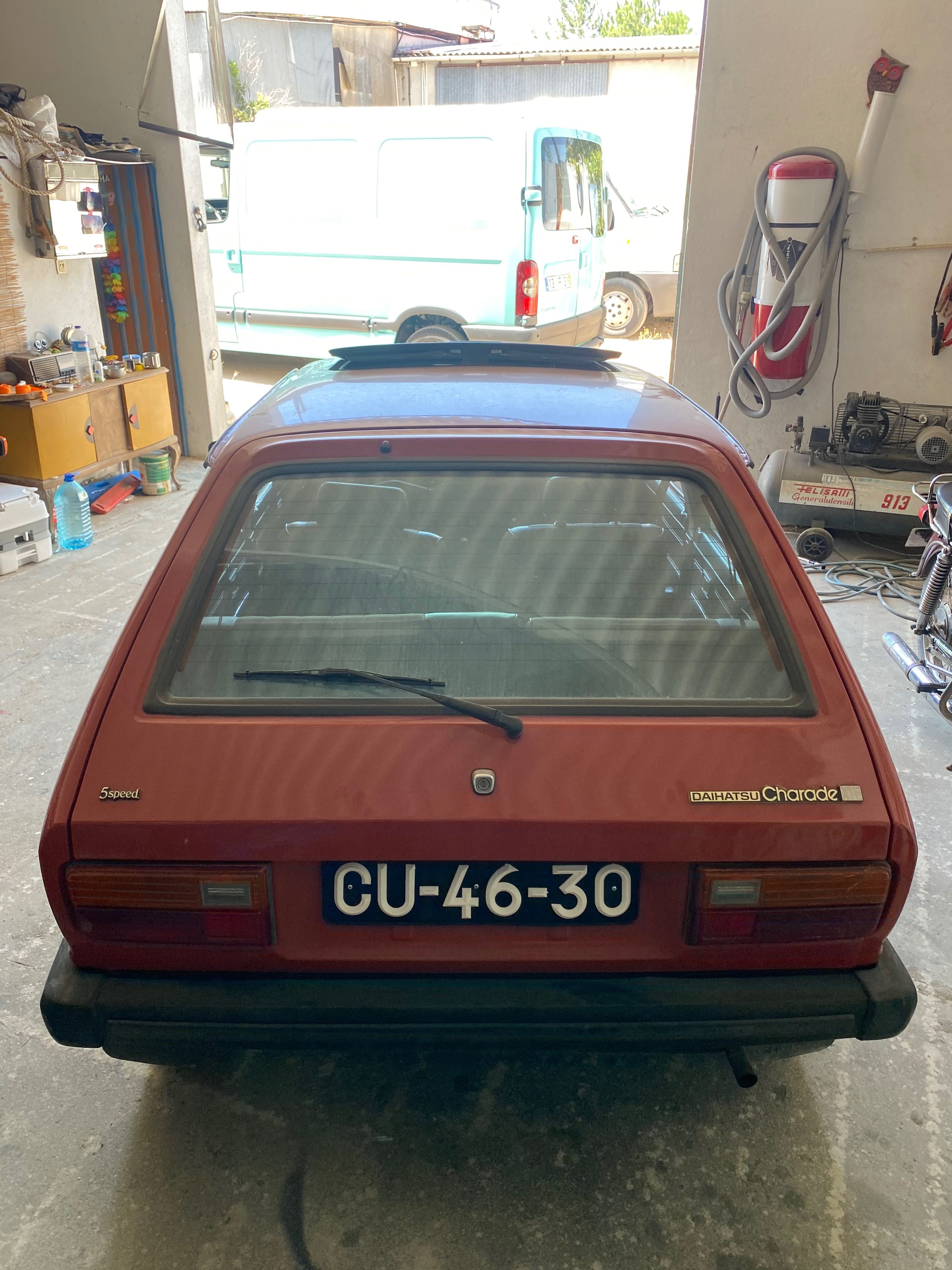 Daihatsu Charade xte 5speed ac