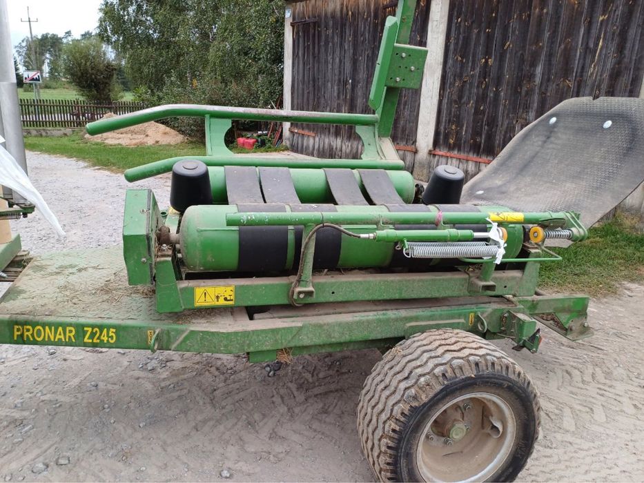 Owijarka samozaładowcza Pronar Z 245