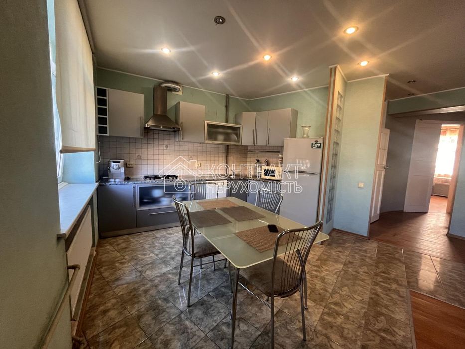 ТЕРМІНОВО! Продам велику 4-кім кв в центрі недалеко Нікольського