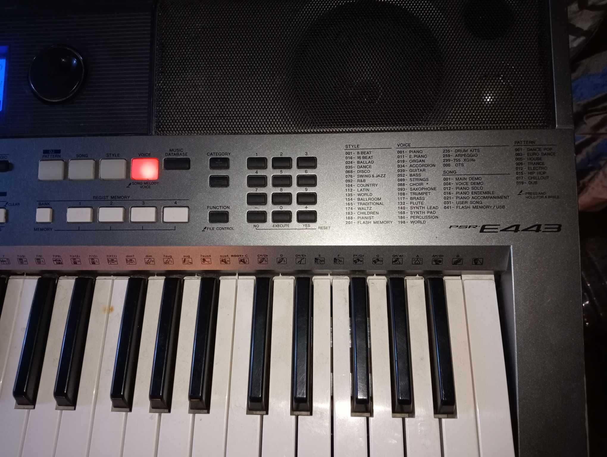 Teclado Yamaha psr e443