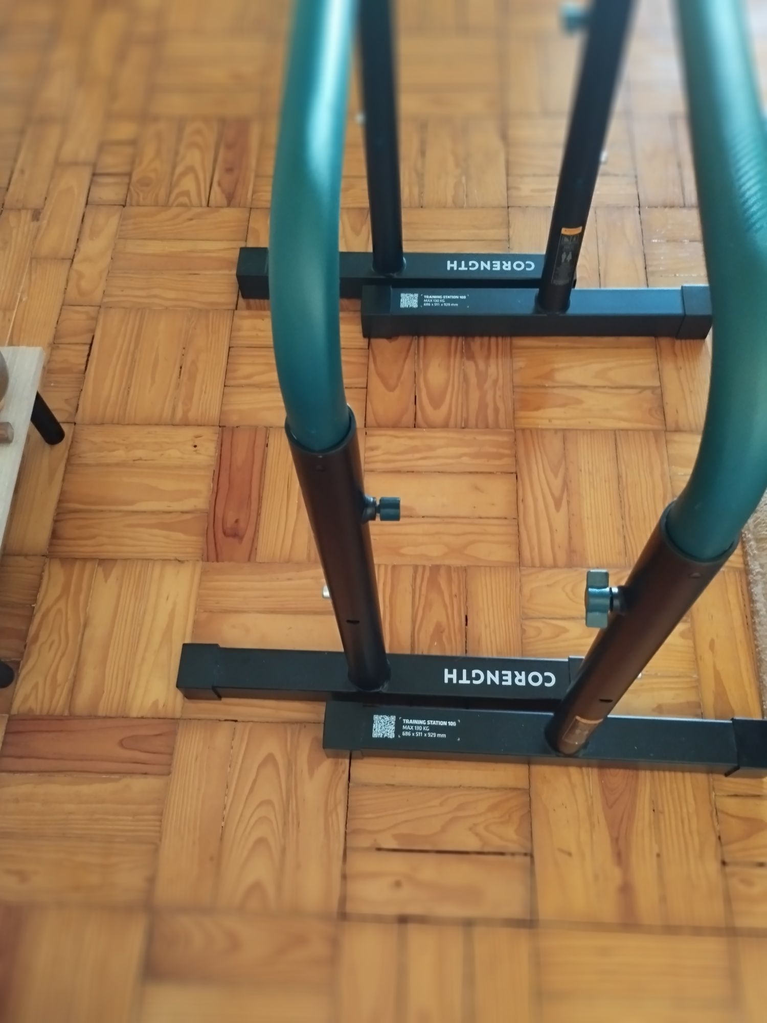 Barras paralelas ajustáveis