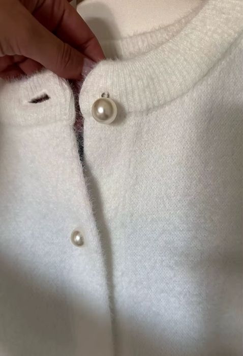 Білий пухнастий кардиган