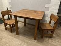 Деревяний стіл зі стільцями
