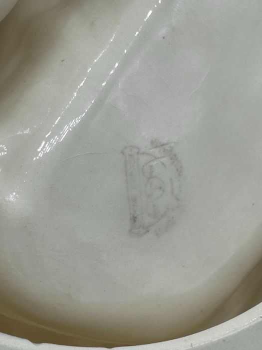 Figurka porcelanowa niedźwiedź