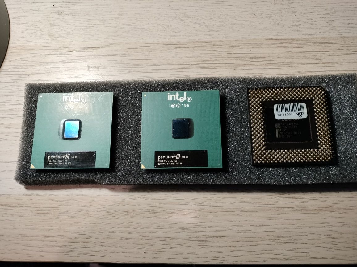 3 Procesory Pentium 3 i Celeron