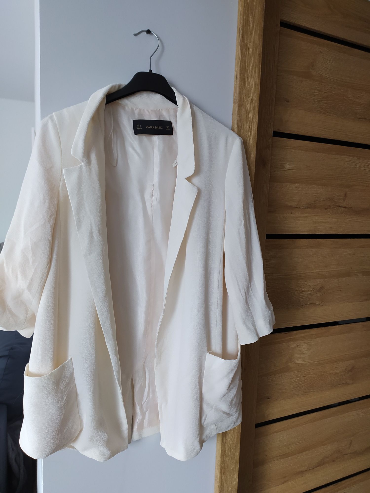 Zara basic marynarka kremowa