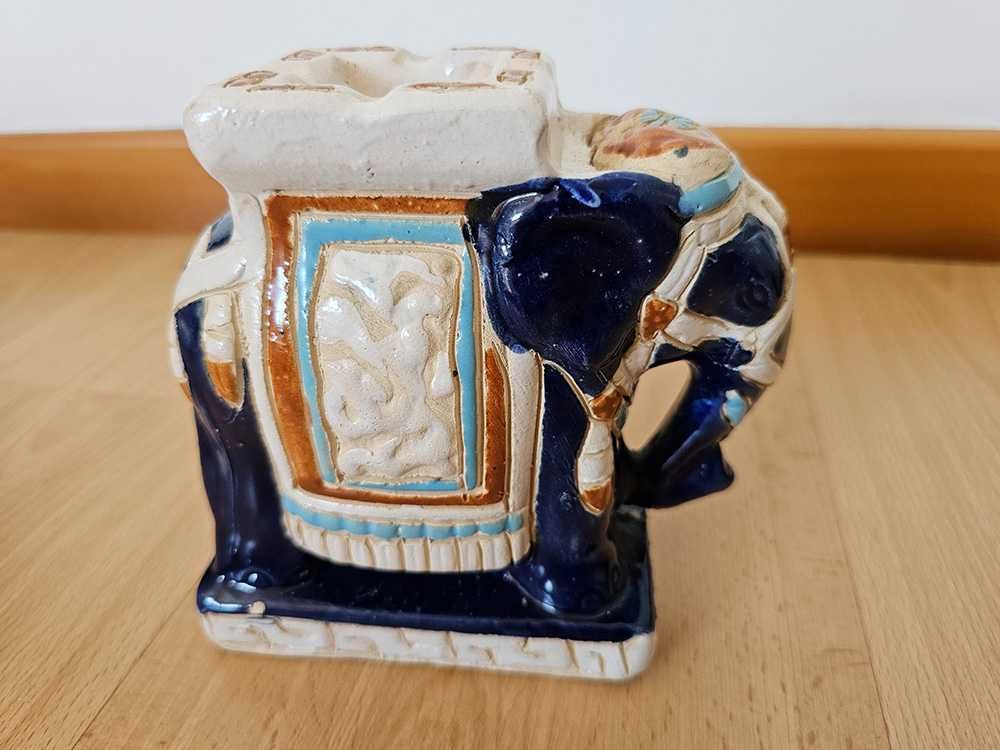 Elefante de porcelana chinesa