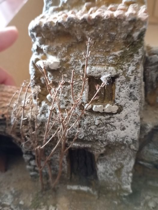 Casa rústica miniatura para expor em parede