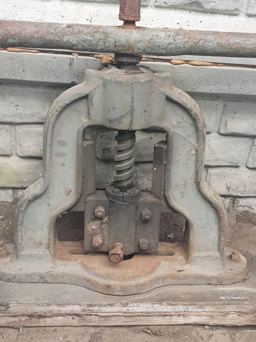 Prasa śrubowa balansowa