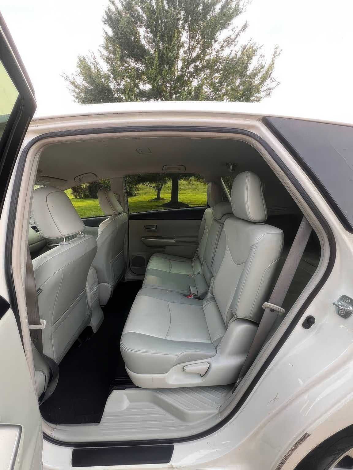 2013 Toyota Prius v Five