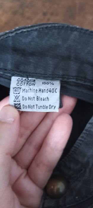 Calças pretas tipo pirata