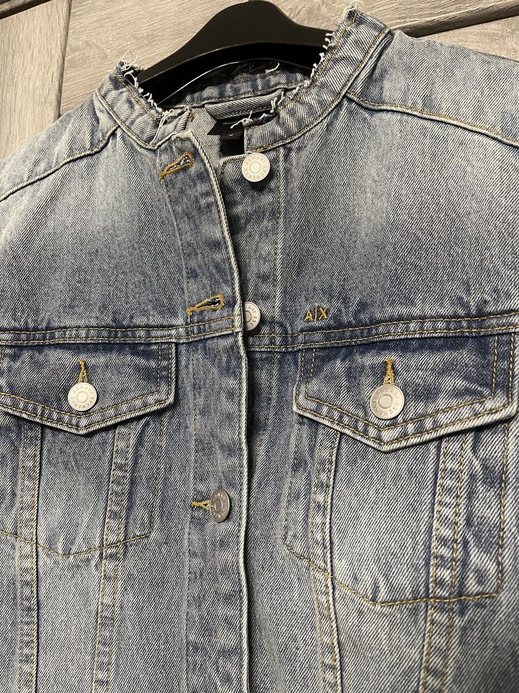Джинсова куртка Armani Exchange оригінал розмір М піде на S в наявност