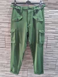 Zielone spodnie Cropp