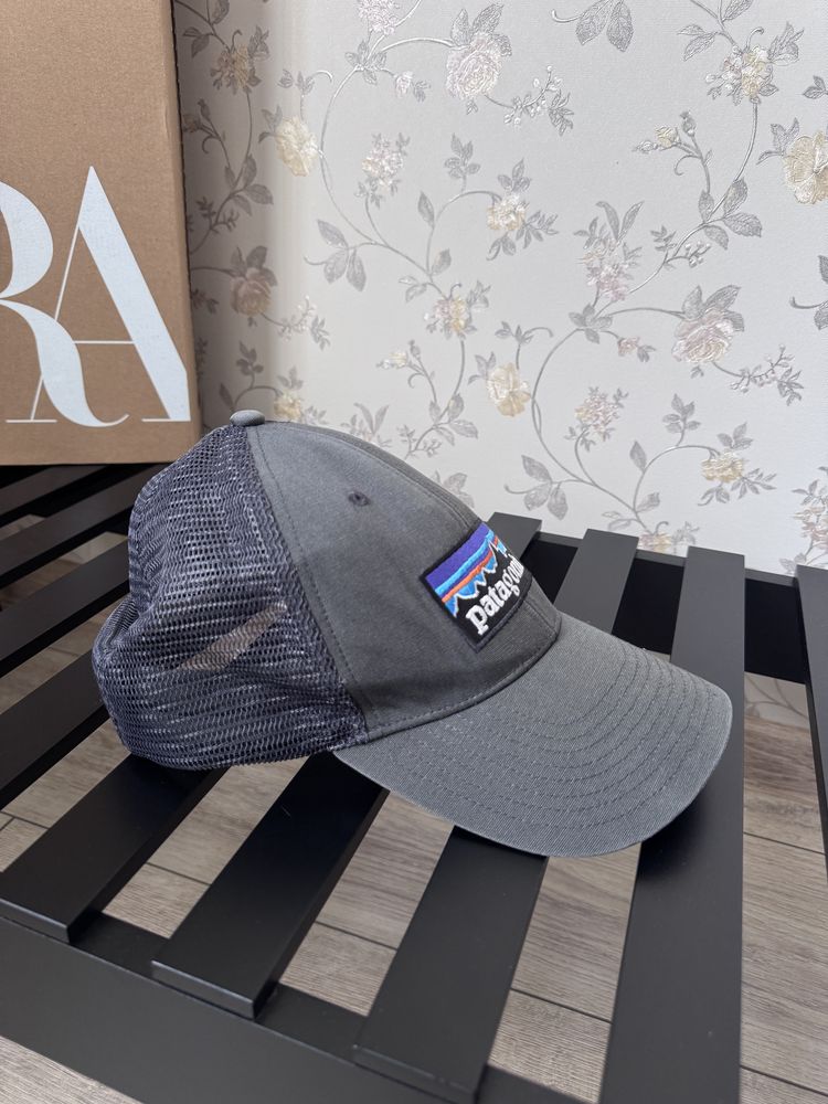 Patagonia чоловіча фірмова кепка бейсболка оригінал one size