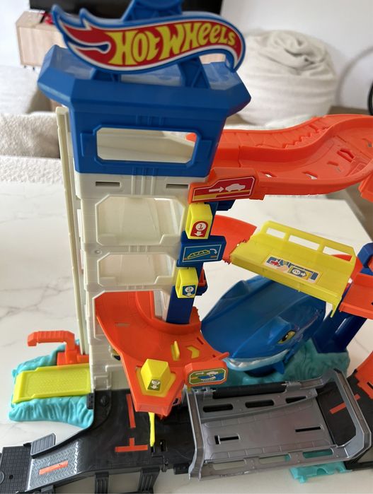 Hot Wheels Atak Rekina