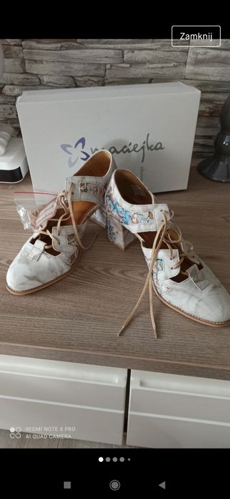 Nowe buty czółenka Maciejka na słupku