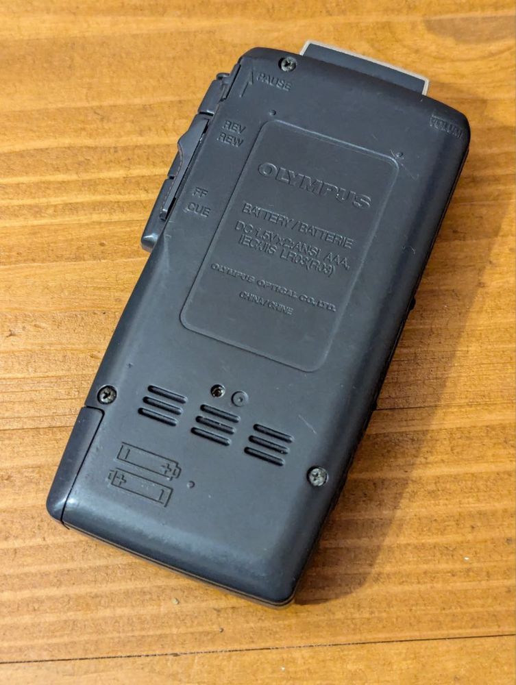 Продам диктофон olympus j300