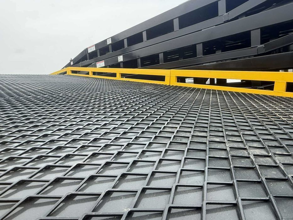 Rampa mobilna załadunkowa 10t, manualna regulacja wysokości