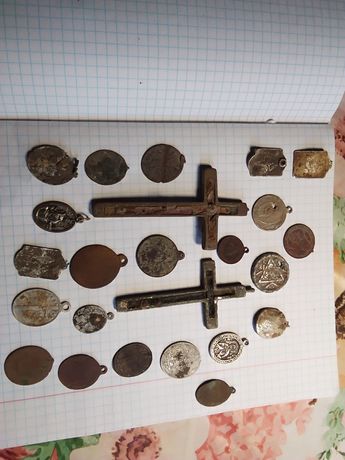 Стари медальоны и хрести