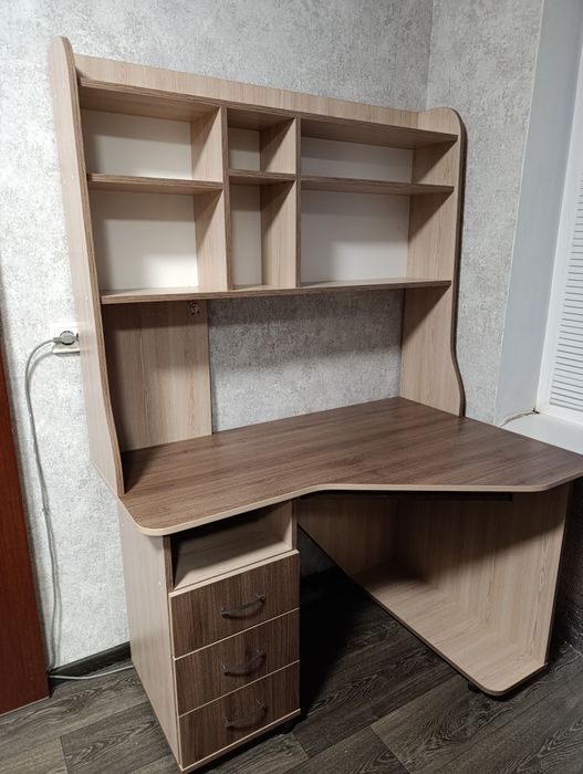 Стіл комп'ютерний кутовий