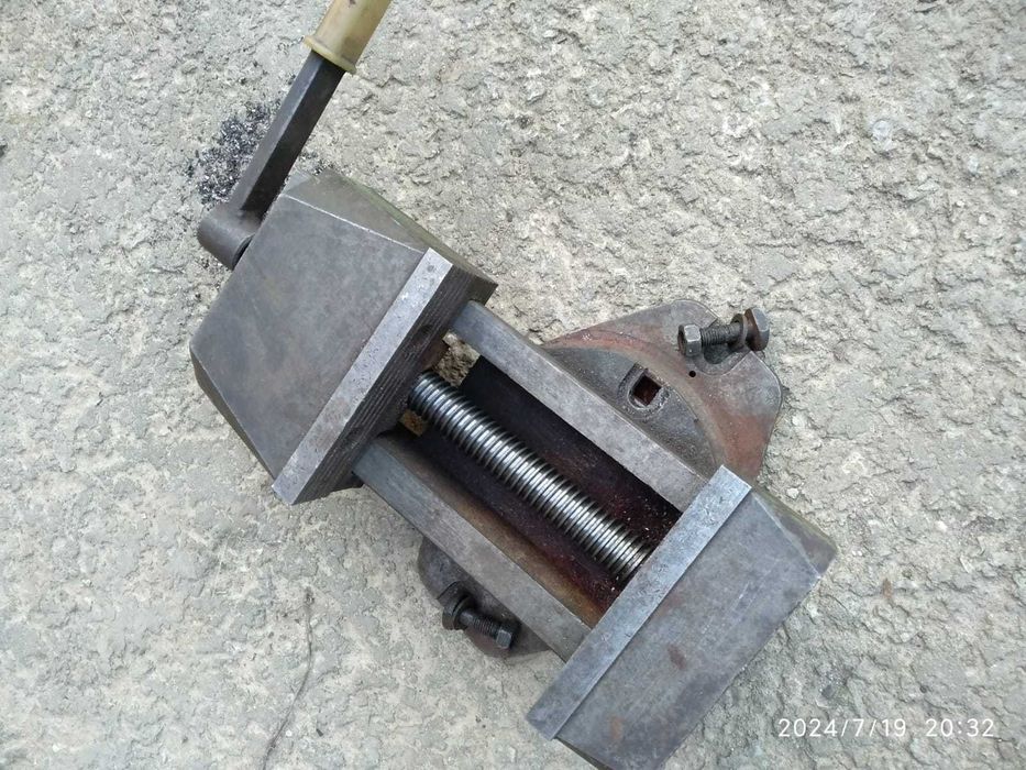 Продам тиски станочные фрезерные 160мм