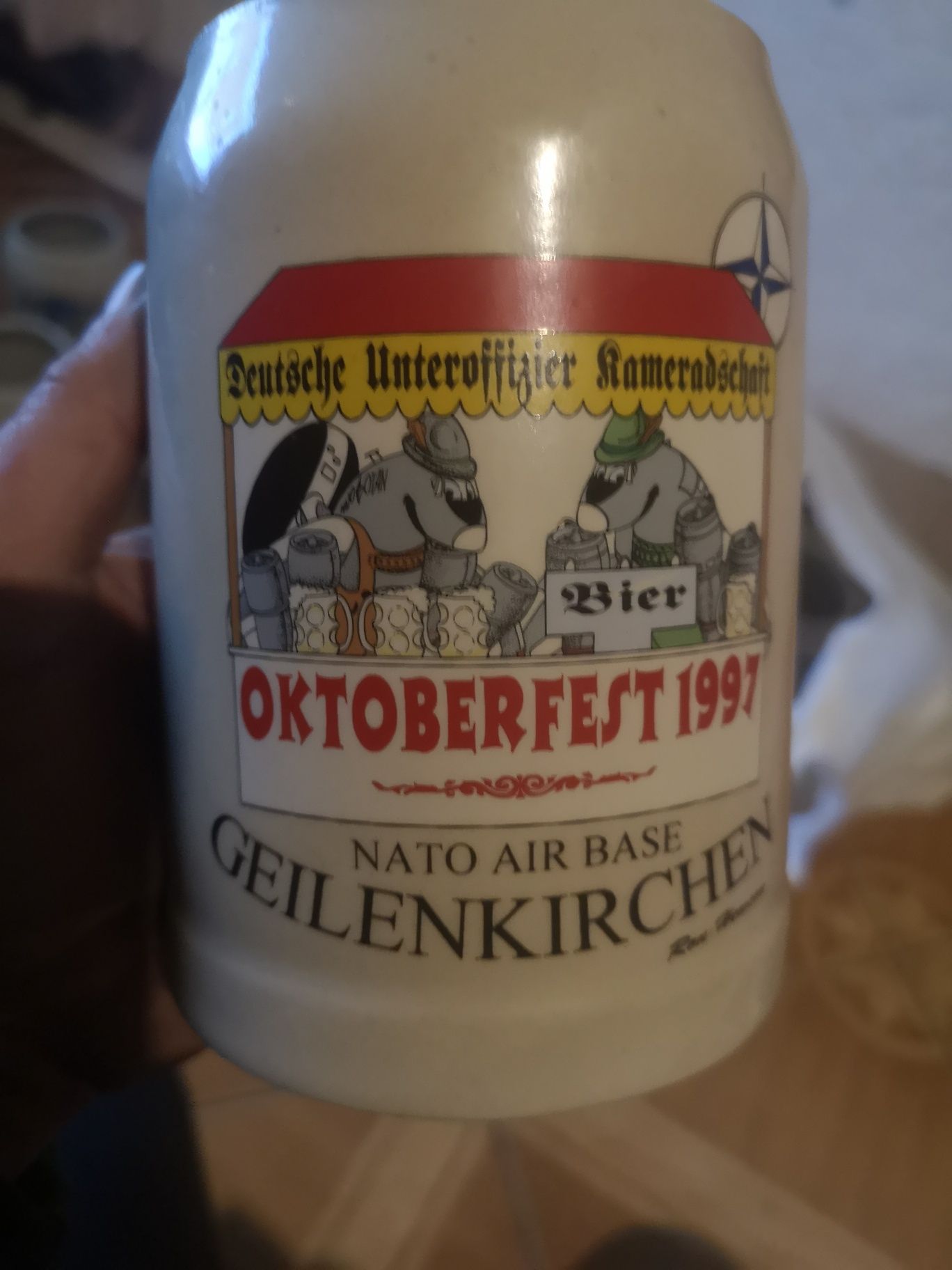 4 Kufle Oktoberfest baza lotnicza NATO