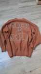 Sweter karmelowy oversize rock and roll