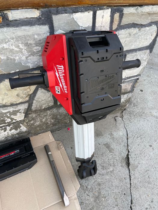 Milwaukee MXF DH2528 H/Акумуляторний відбійний молоток мілвоке